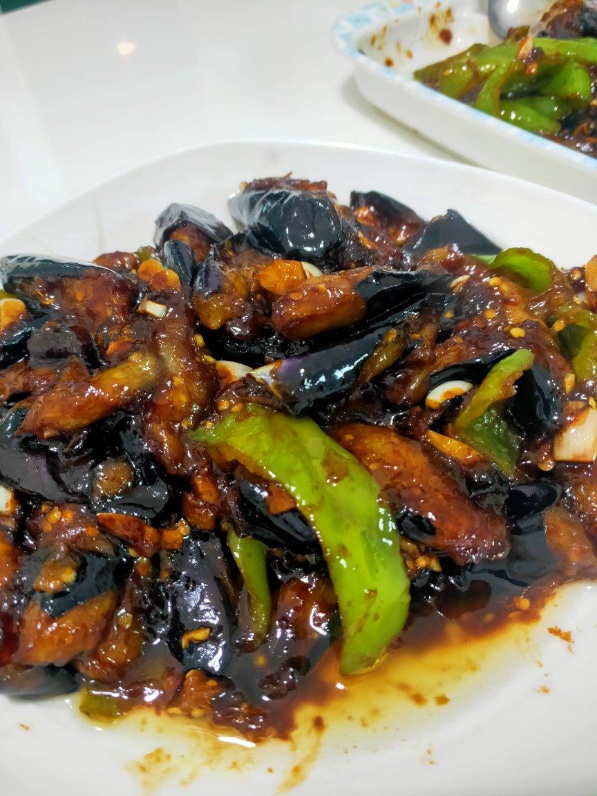 红烧茄子（佐西红柿尖椒）