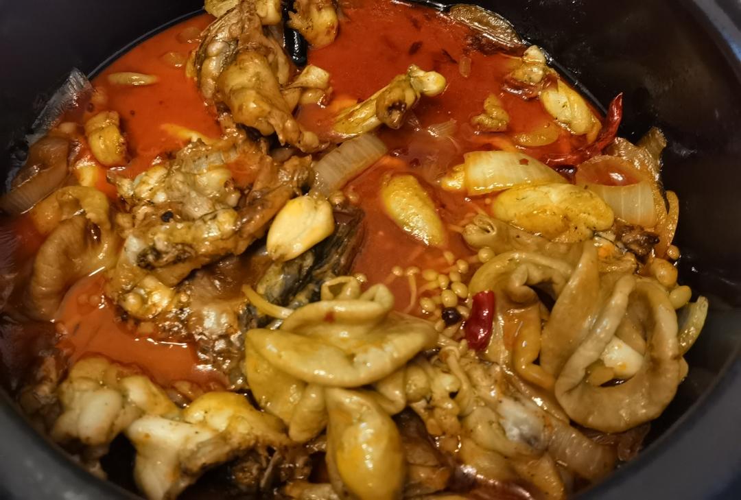 让人爱到不能的肥肠牛蛙锅