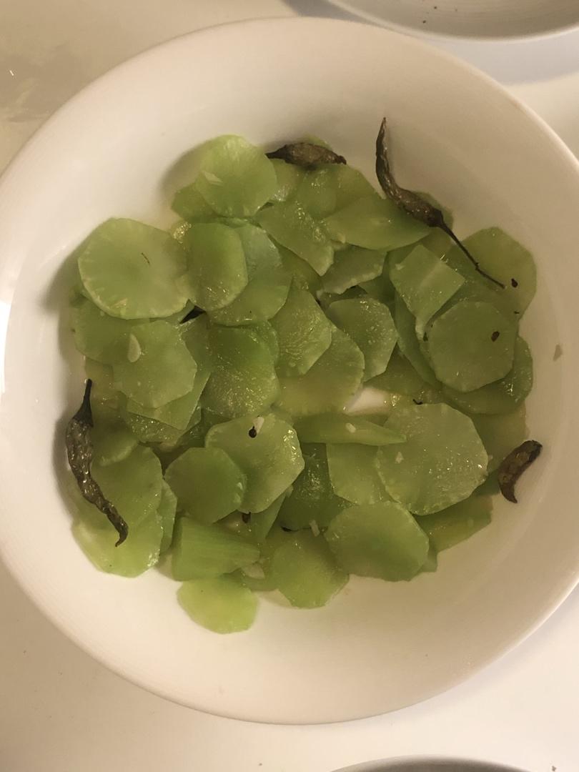 闭着眼睛都能做的炝炒莴笋