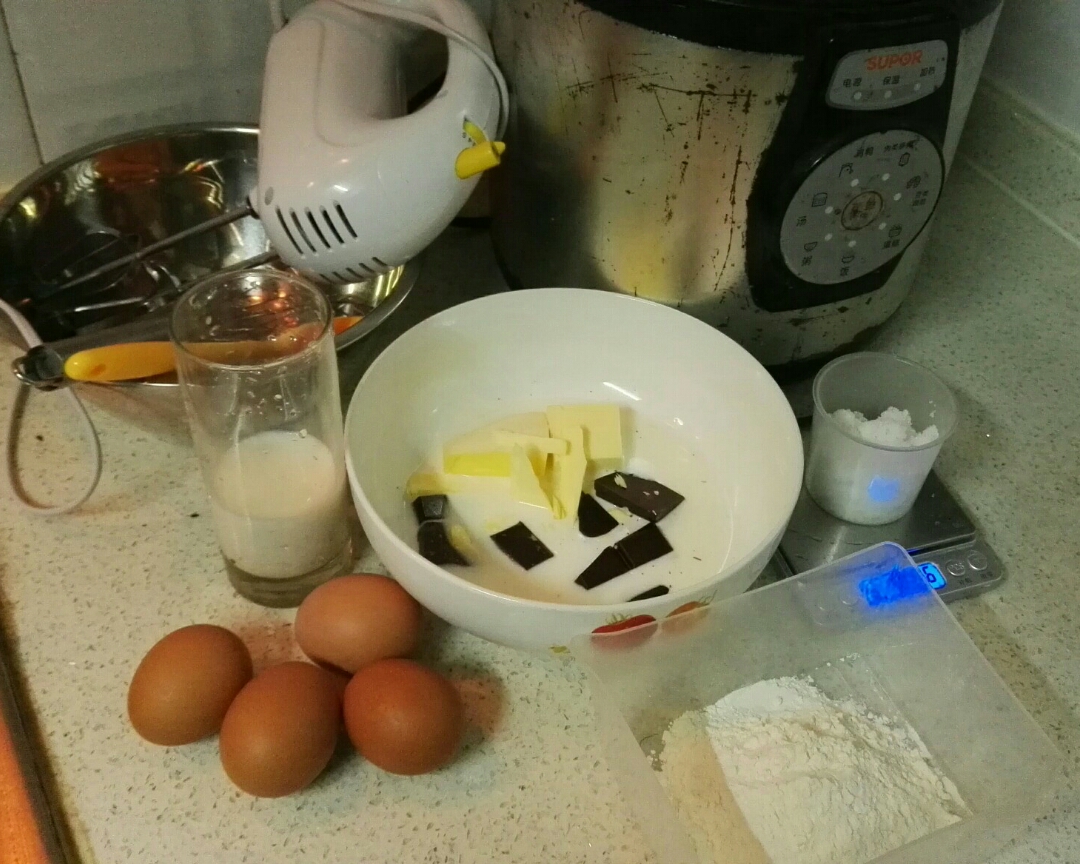 超浓郁的黑巧蛋糕（电压力锅版）的做法 步骤1