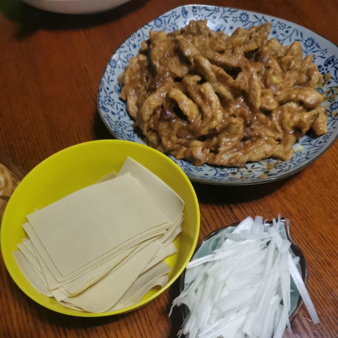 木耳炒腊肠藕片、荷兰豆—清肺养颜、清脆爽口