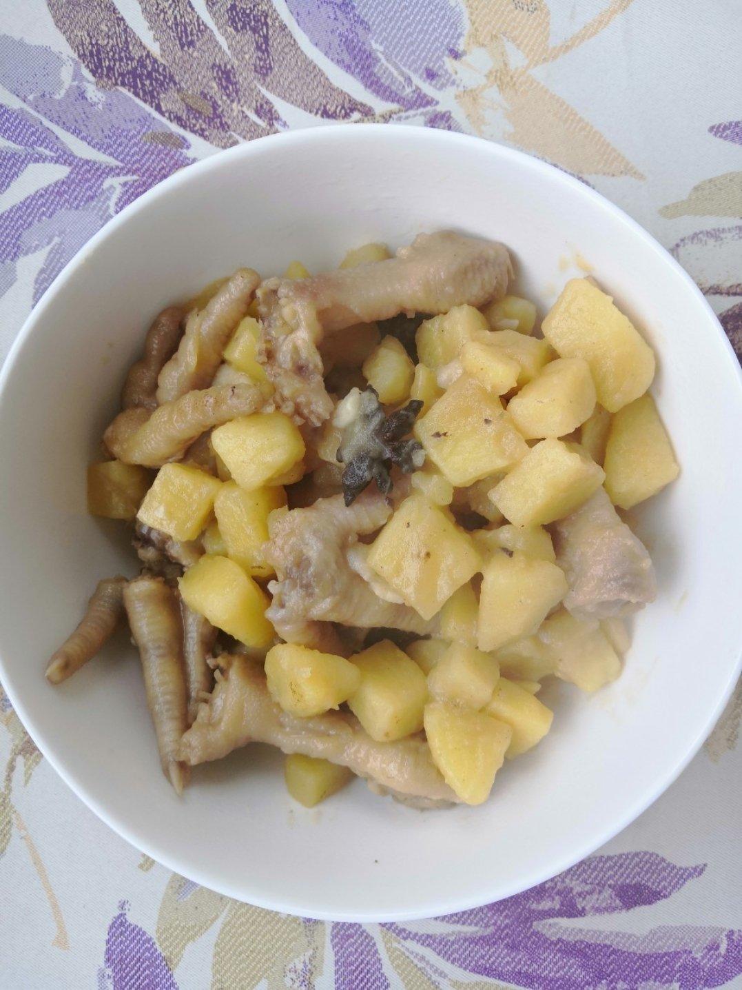 土豆炖鸡爪（软烂）