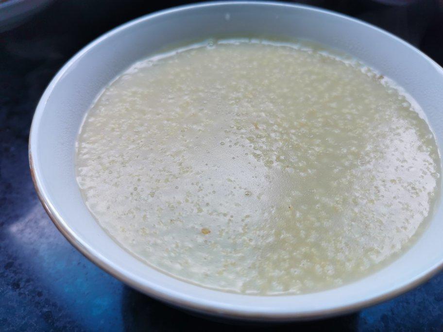终于熬出一锅有厚厚米油的小米粥