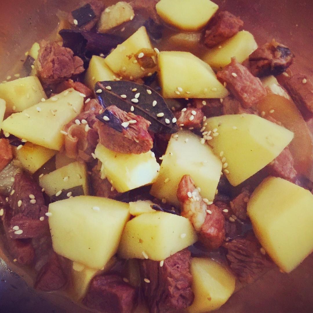 红烧土豆牛腩