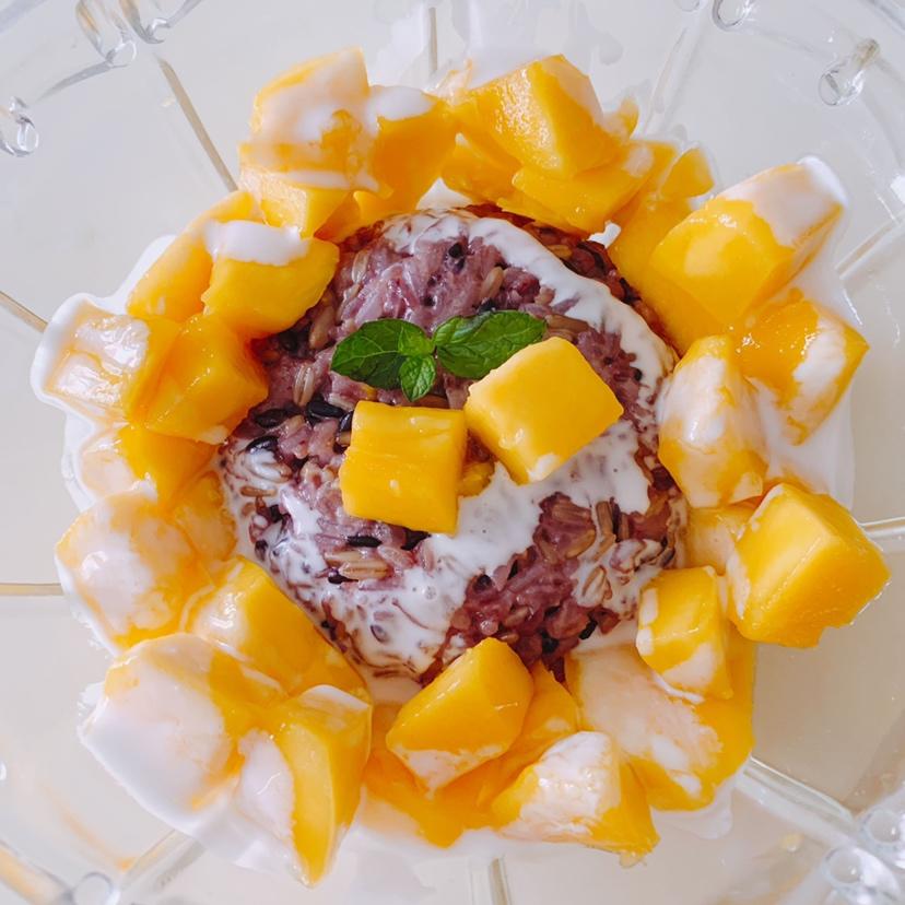 椰浆芒果糯米饭