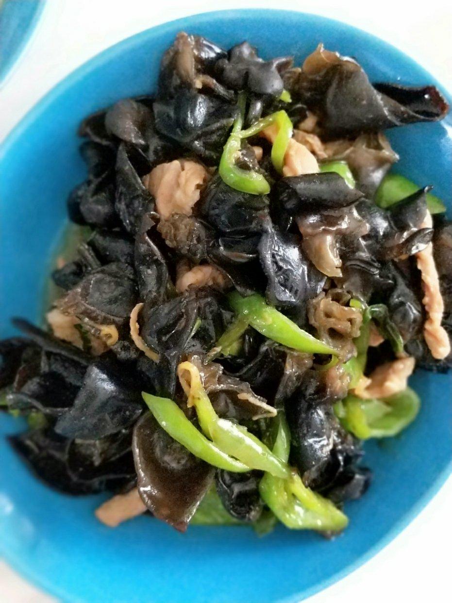 家常菜～木耳黄花菜炒肉