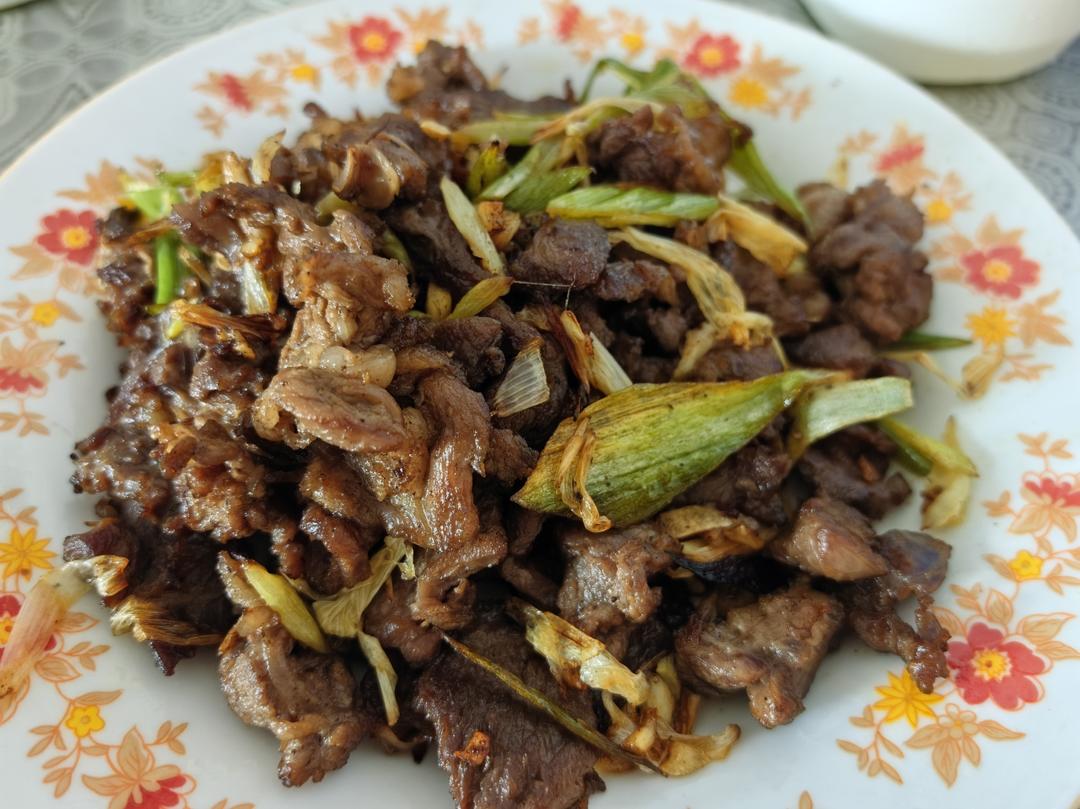 葱香浓郁的葱爆牛肉