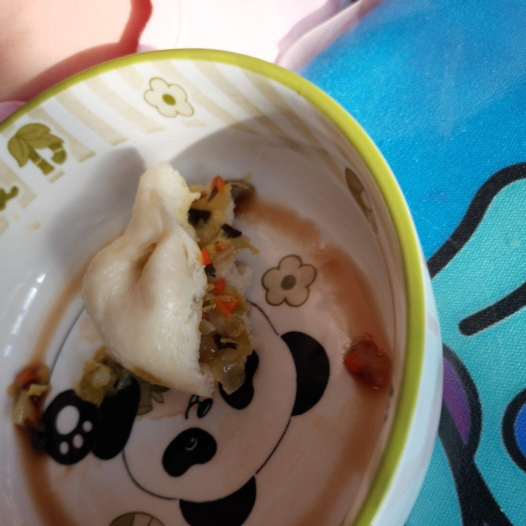 大头菜胡萝卜木耳馅包子