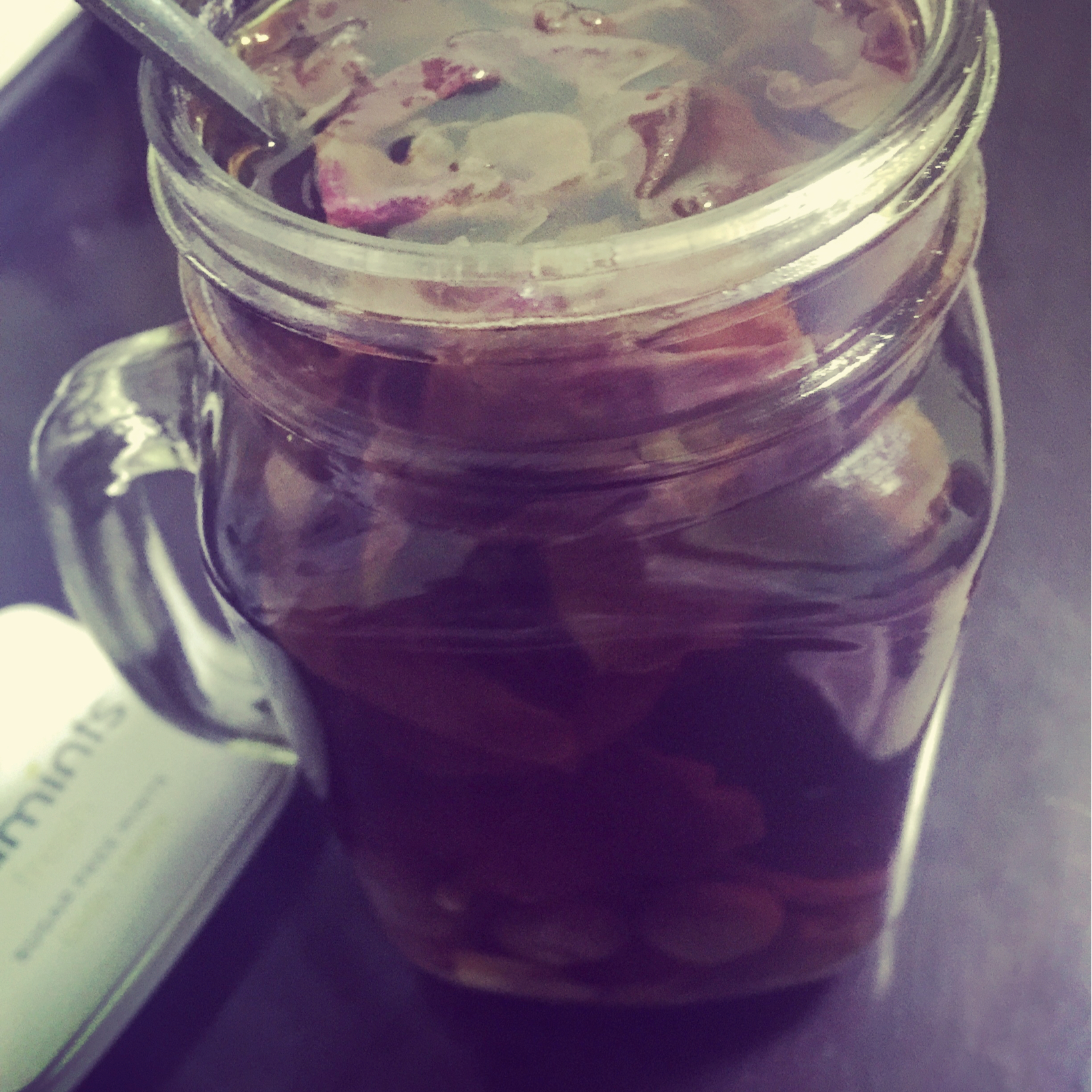 红糖桂圆红枣百合姜糖水