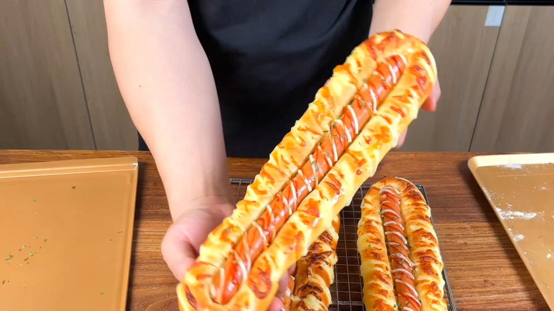 超长蛋挞算什么？超长肠仔包来了！咸口党狂喜🌭