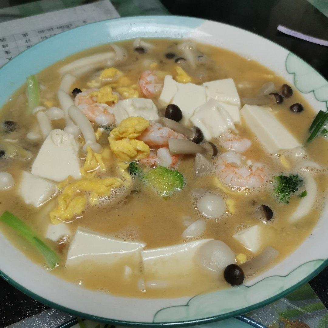 豆腐鲜虾菇菌汤