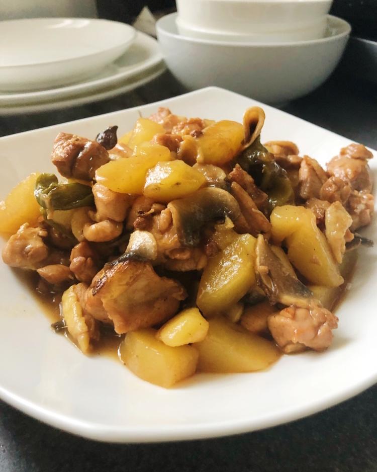 土豆焖鸡（简单可口版）