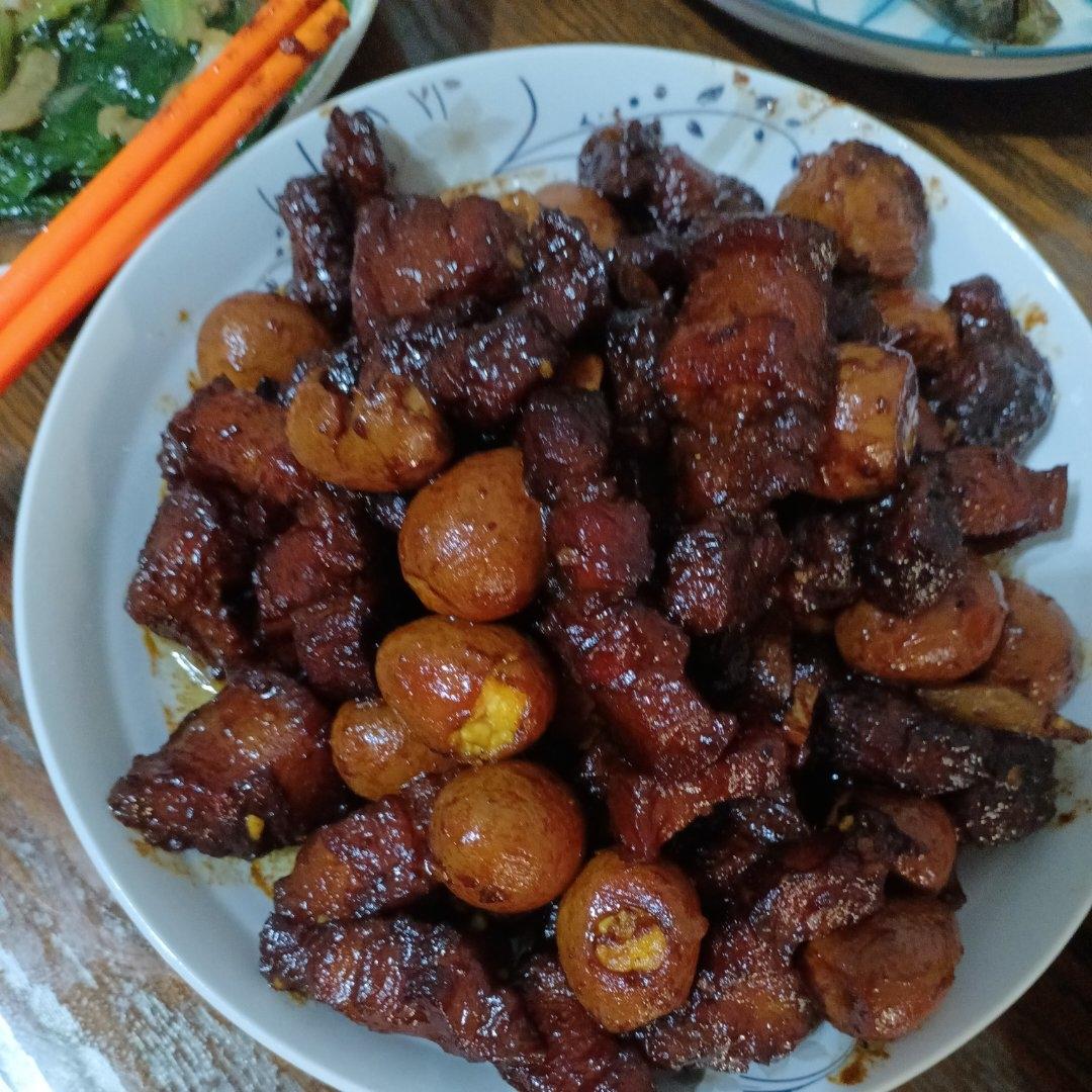 红烧肉炖鹌鹑蛋