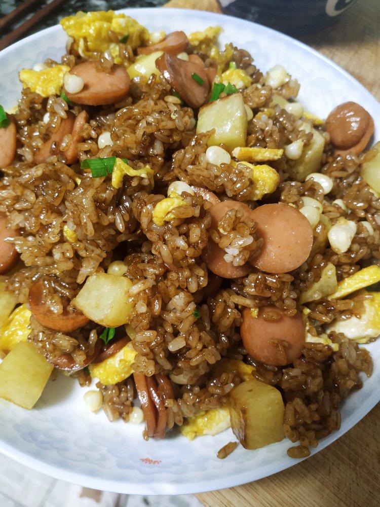 邻居抢着来我家吃土豆香肠炒饭，原来这么香！