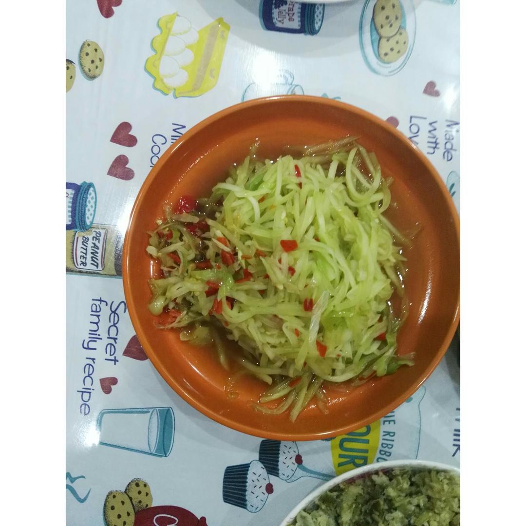 椒油炝拌莴笋丝