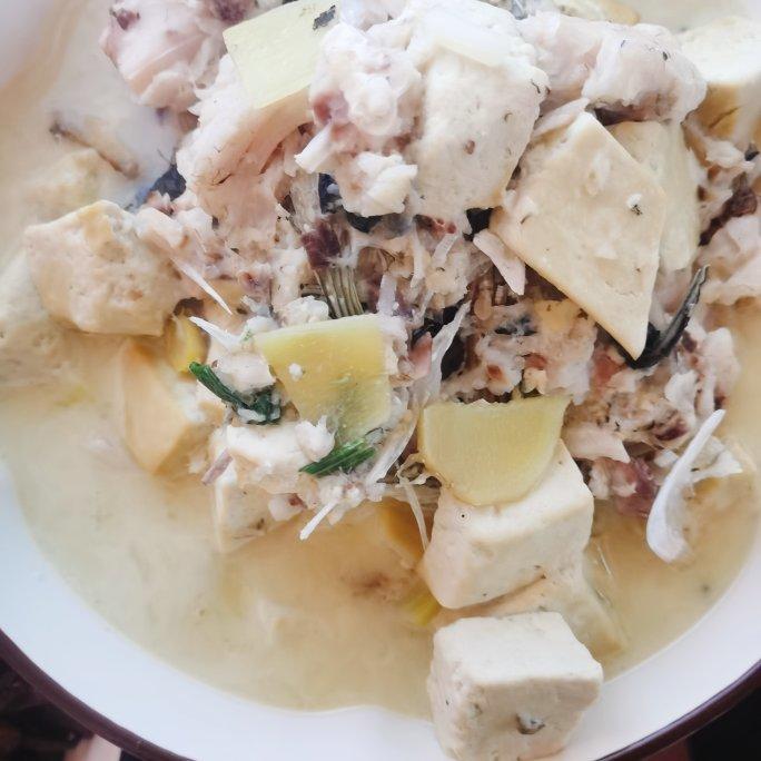 鲜浓鱼汤鲤鱼汤（鲫鱼汤）