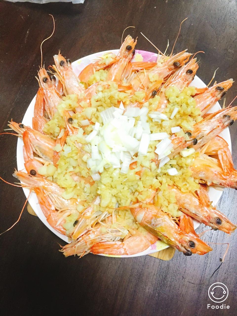 虾最美味的吃法必须是这个——蒜蓉蒸虾（多动图，孔瑶的食谱）