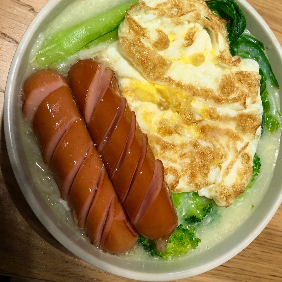 香肠鸡蛋面