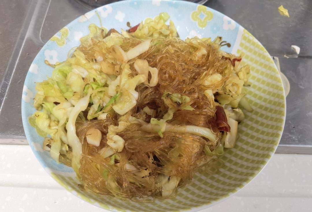 最近爱吃粉丝粉条～包菜炒粉丝