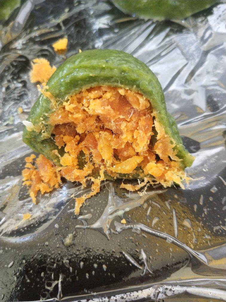 咸蛋黄肉松青团