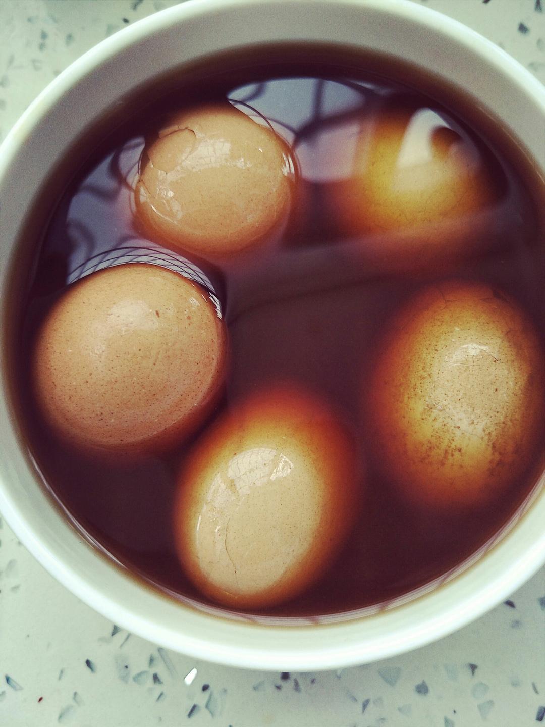 用酒酿煮的五香茶叶蛋
