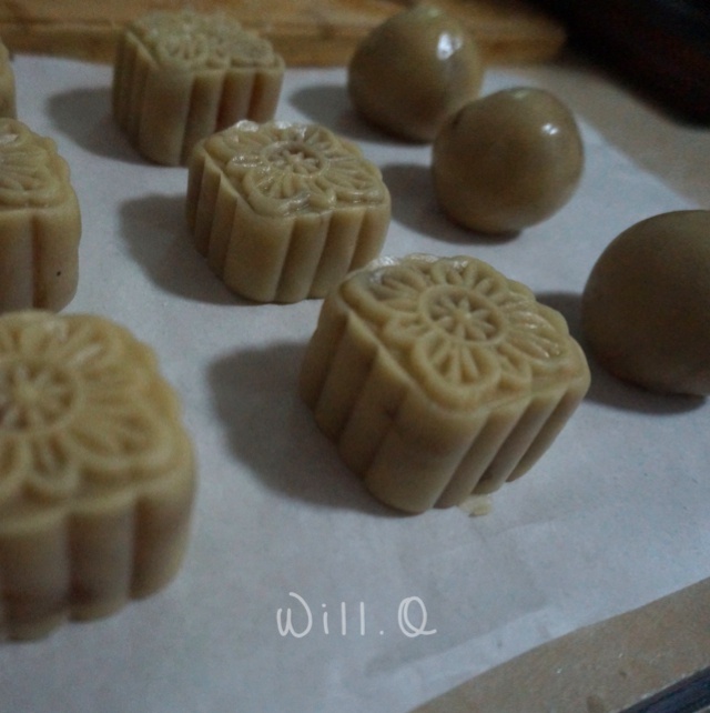 广式蛋黄莲蓉月饼