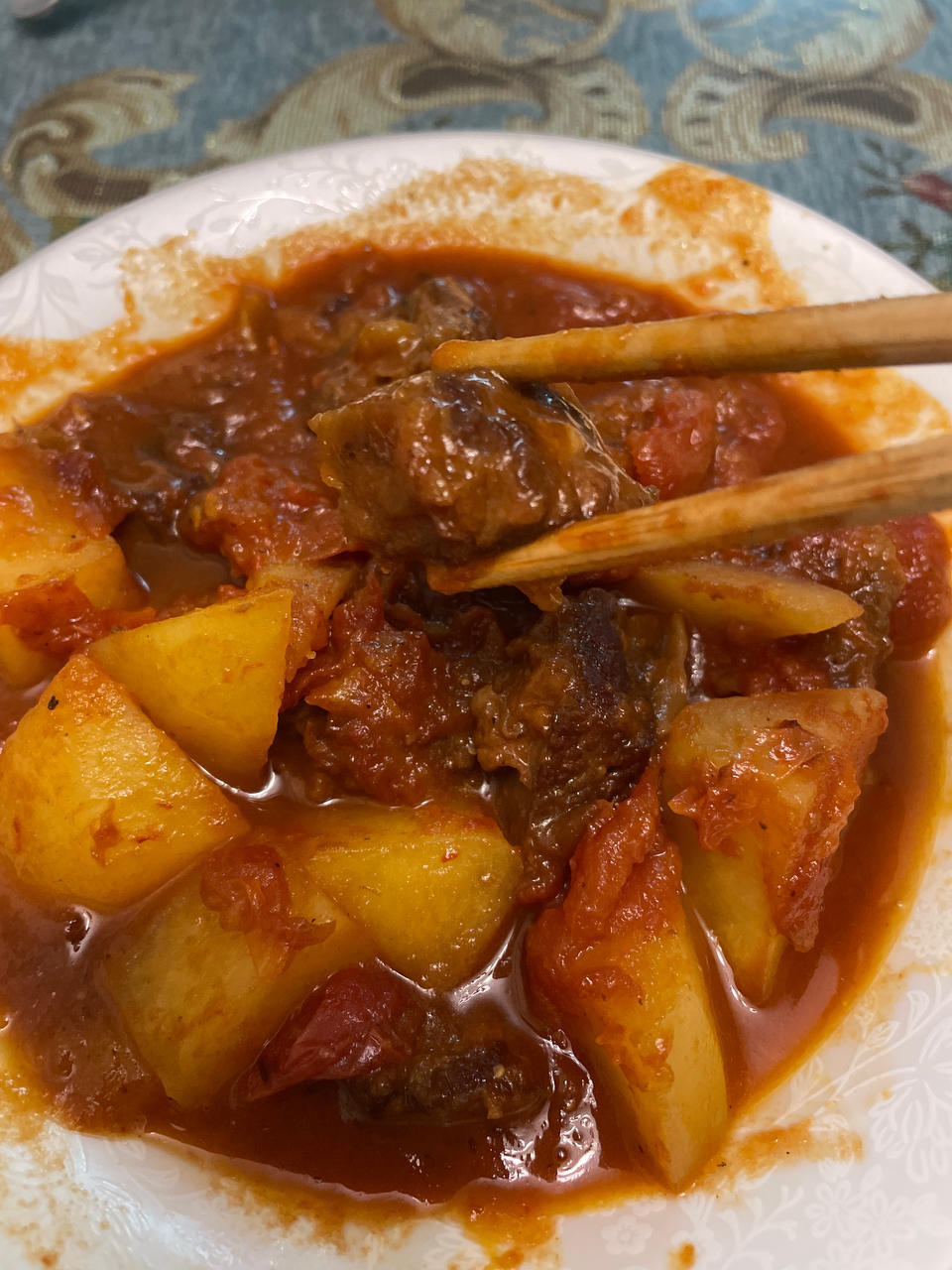 汤浓肉嫩的番茄牛腩，牛腩软烂秘法