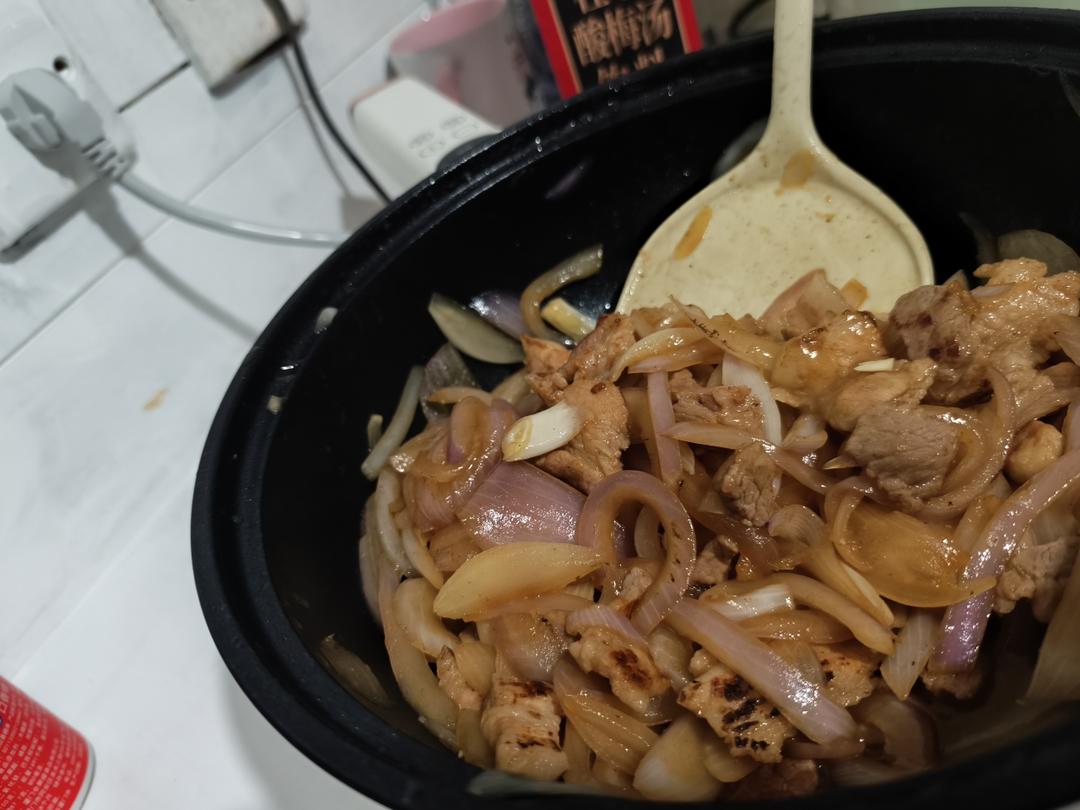 五花肉爆炒洋葱