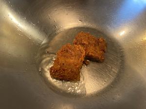 泰式红咖喱酱炒鸡肉刀豆的做法 步骤3