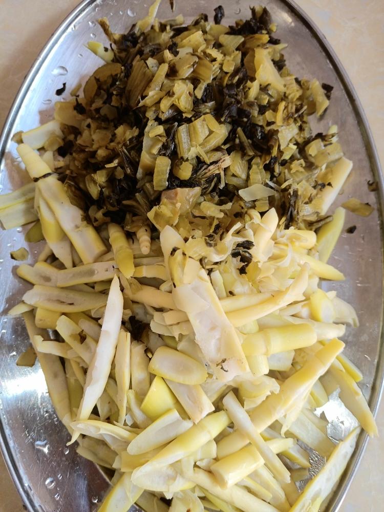 老咸菜炒笋的做法 步骤6