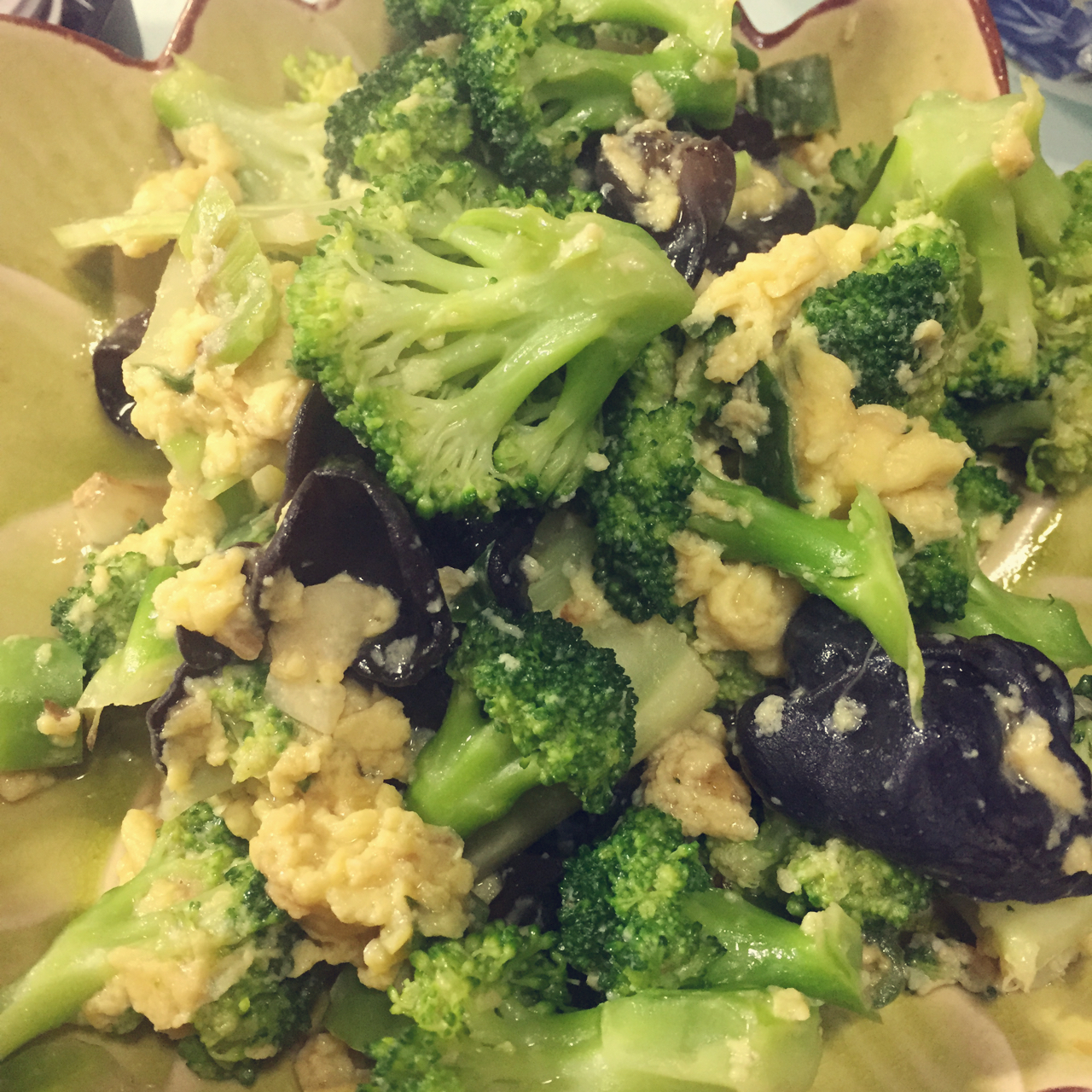 {☀快手晚餐☀}火腿肠滑蛋西兰花