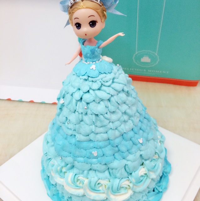 梦幻时尚的芭比蛋糕