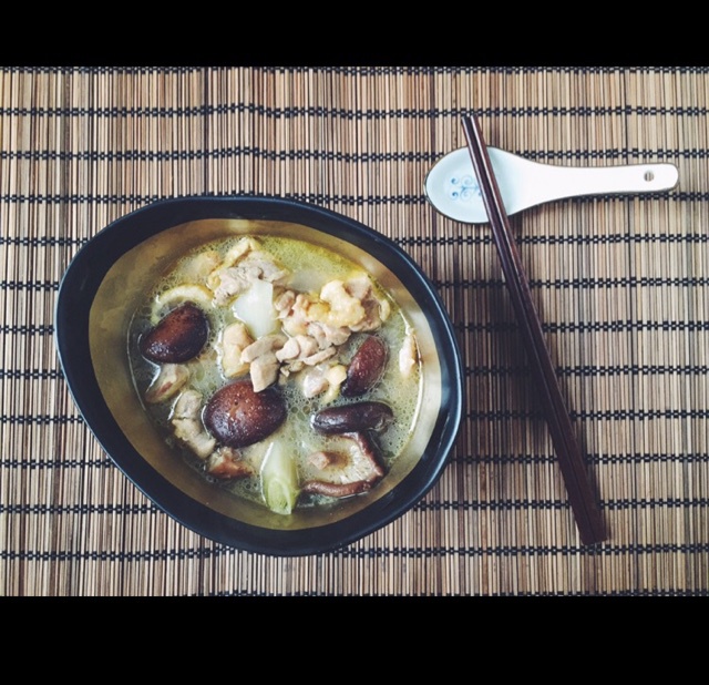 香菇炖鸡汤