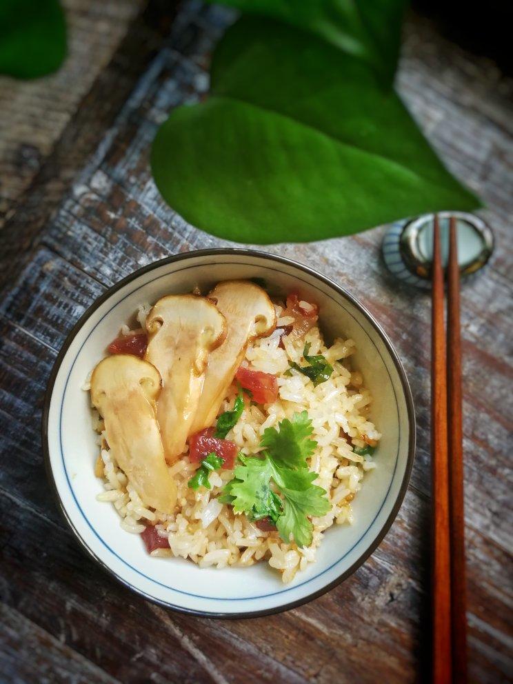 松茸腊肠焖饭