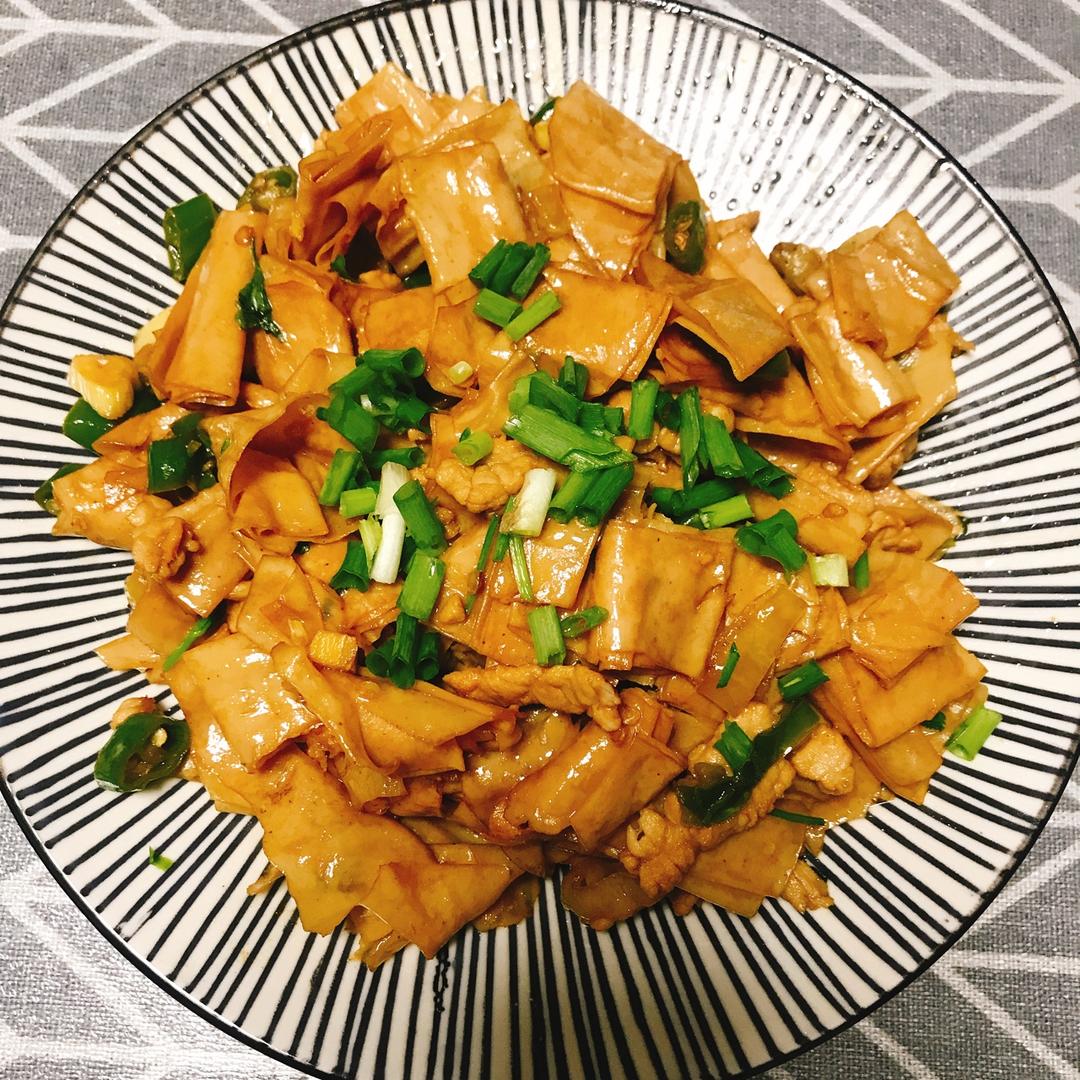 jennifero做的青椒豆腐皮炒肉丝