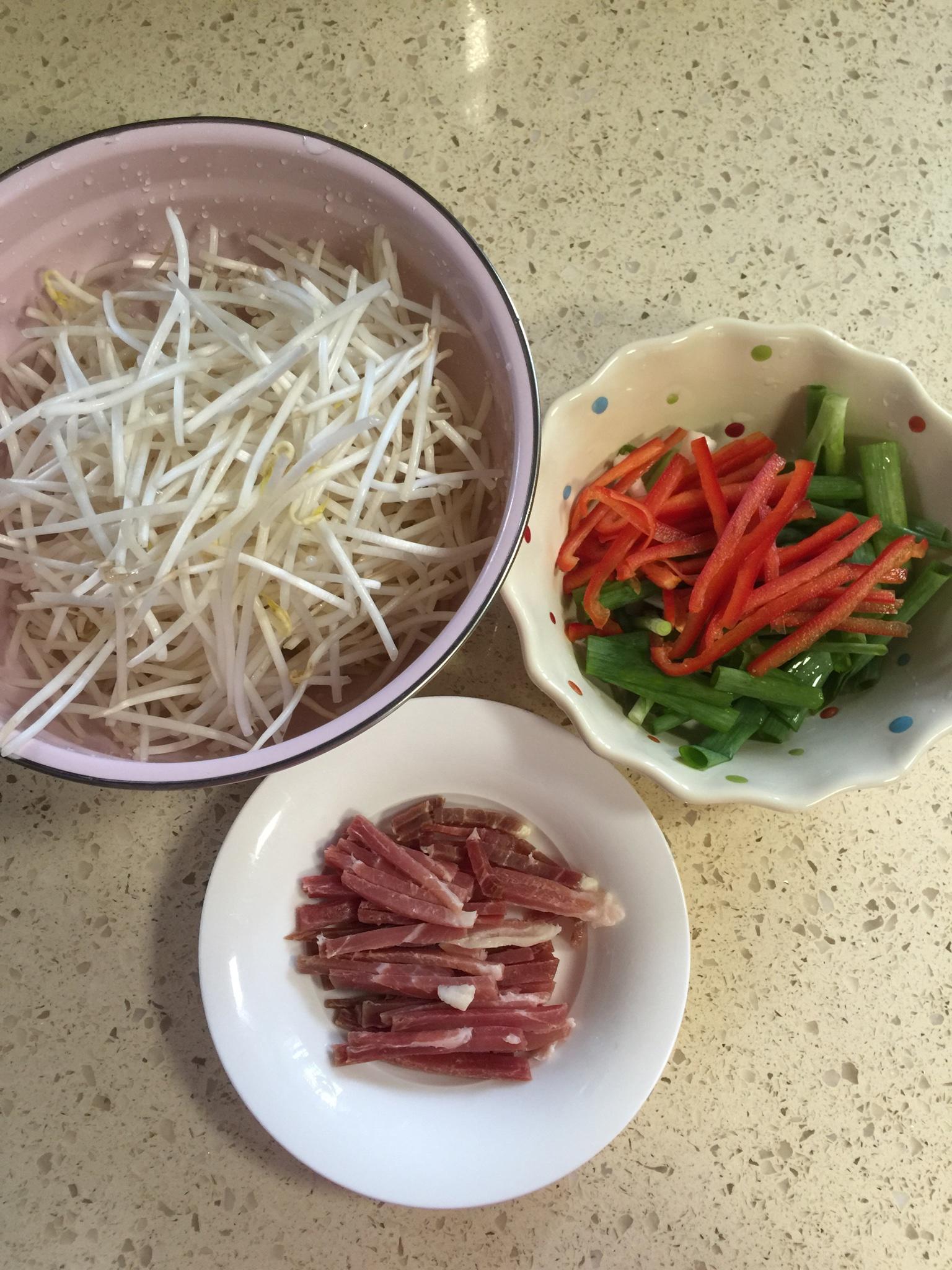 金华火腿豆芽汤的做法 步骤1