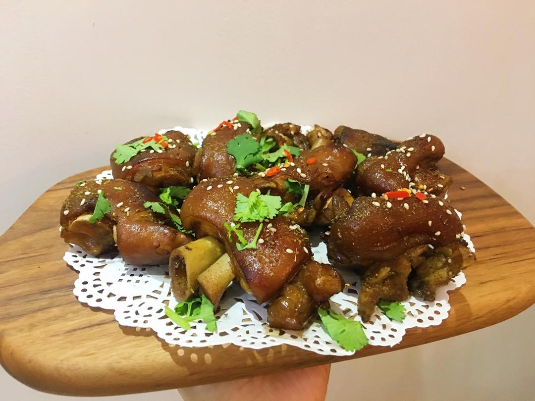 香酥烤猪蹄