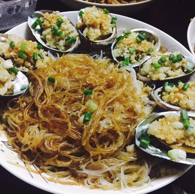 蒜蓉粉丝蒸鲍鱼