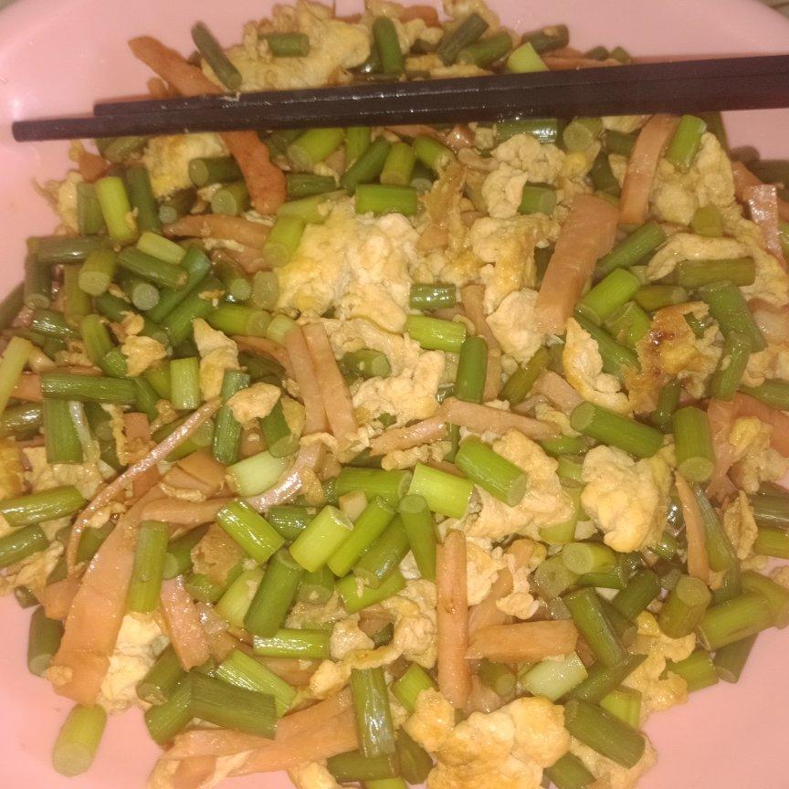 5分钟做道下饭菜-蒜薹炒鸡蛋