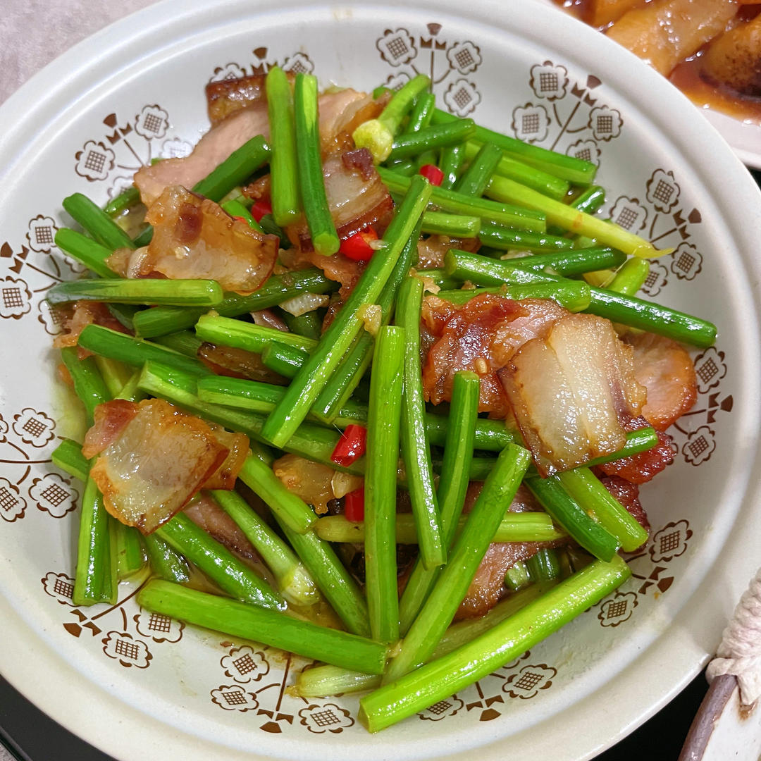 蒜薹炒腊肉（超级好吃）