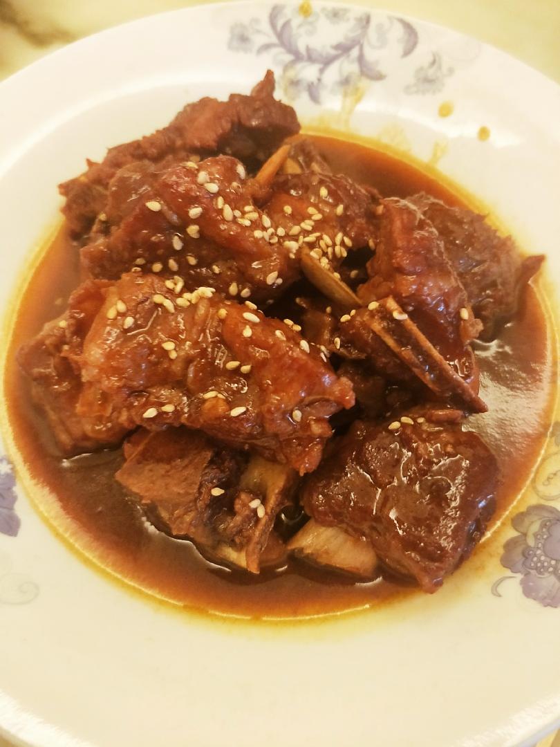 难得做的酱排骨宝贝那么爱吃,一上桌来不及拍照就赶紧吃,照片都拍糊了