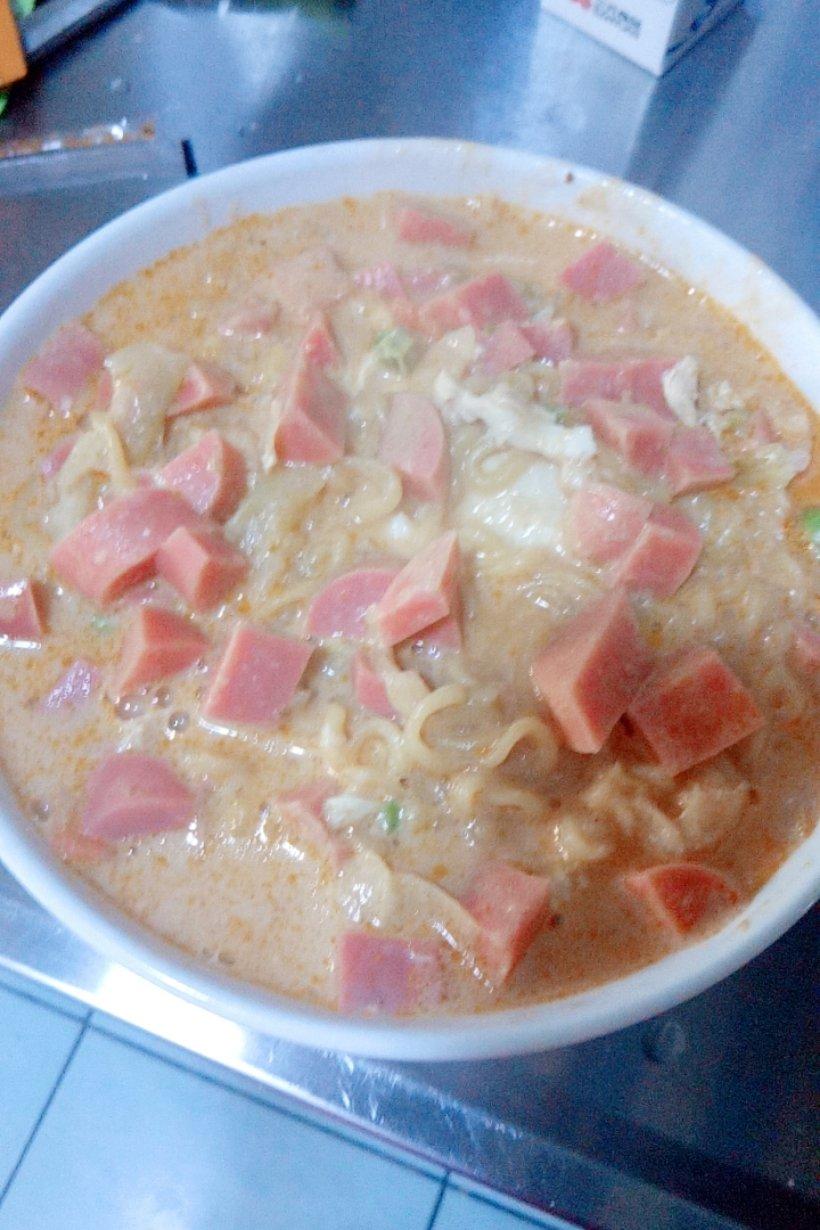 牛奶辛拉面（汤头浓郁，非常好吃）