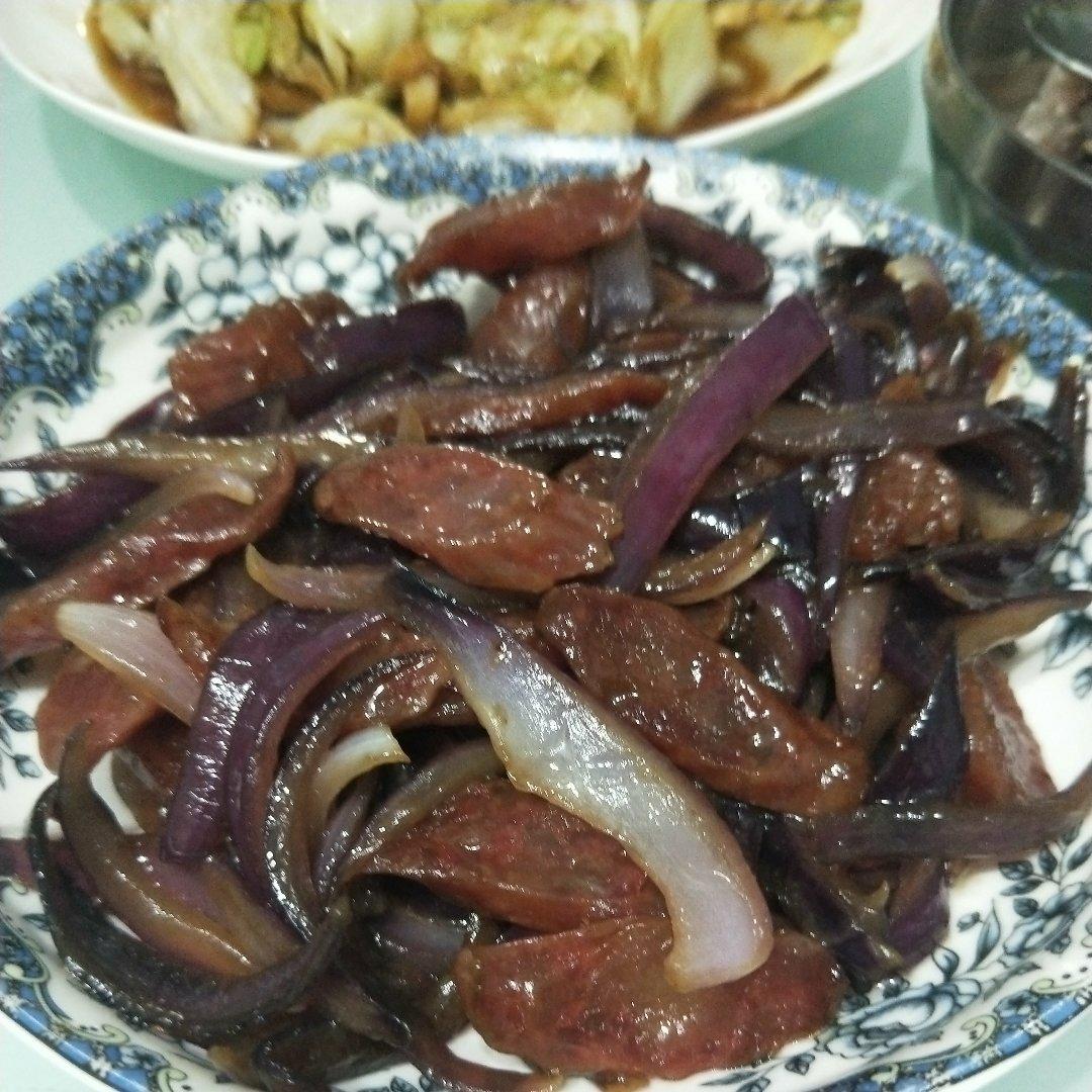 洋葱炒腊肠