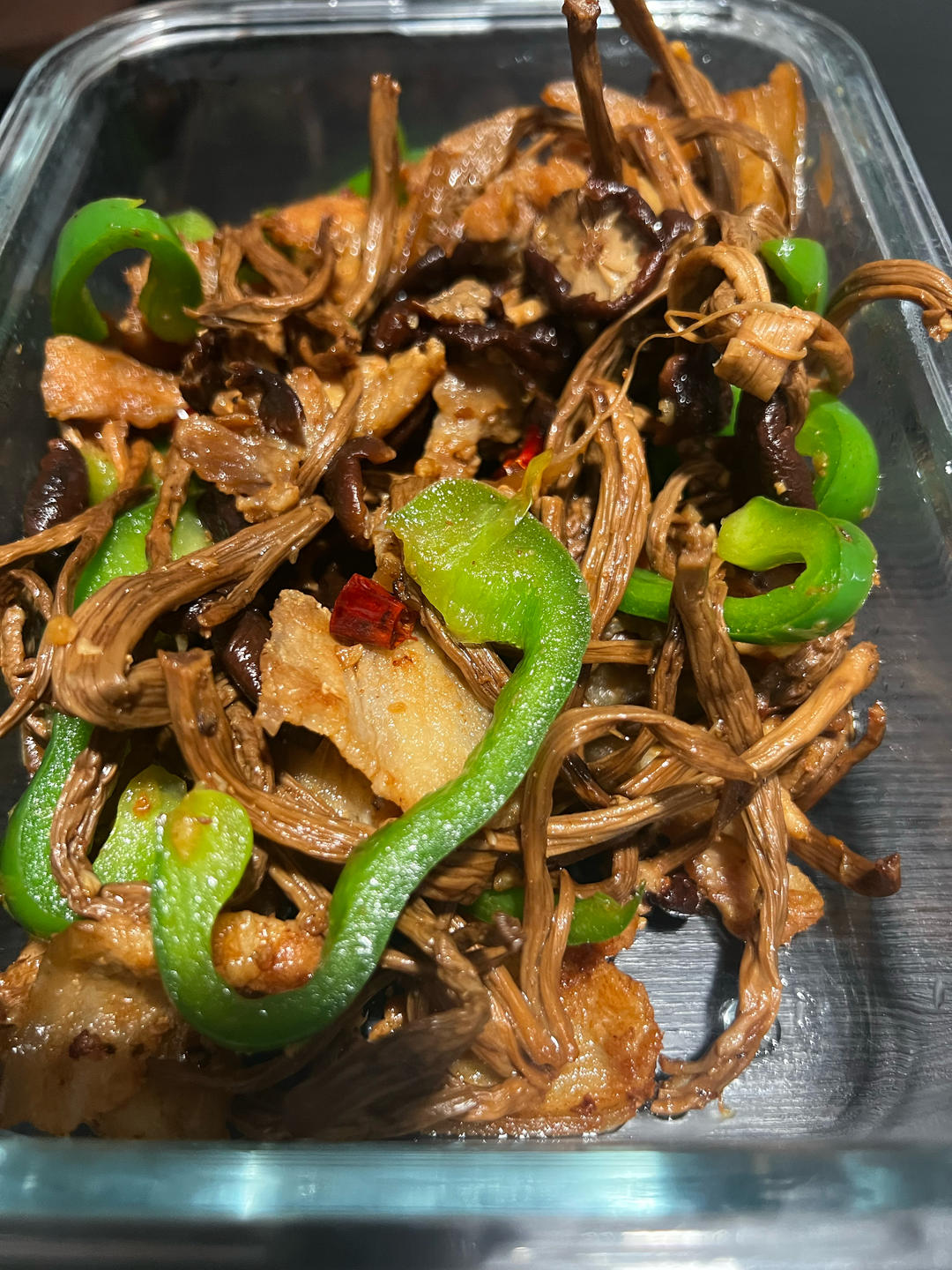 五花肉干锅茶树菇