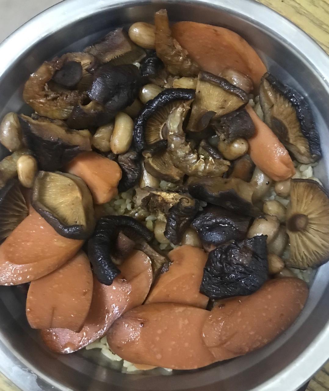 【香菇鸡肉焖饭】
