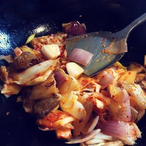 辣白菜炒五花肉的做法 步骤8