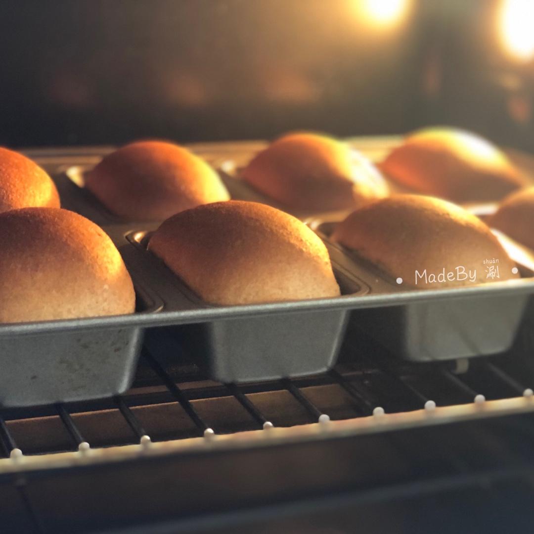 奶油草莓热狗面包