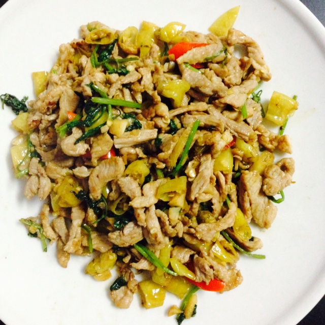 湘菜馆里的野山椒炒牛肉丝Get！