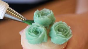 西屋特约之豆沙裱花海绵杯子蛋糕的做法 步骤9