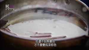 香蕉煎饼浇肉桂丁香糖浆的做法 步骤8